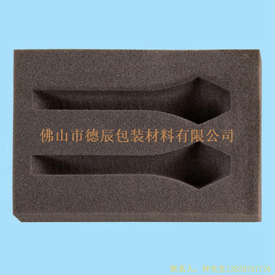 海綿內(nèi)托對(duì)各行各業(yè)產(chǎn)品起到絕緣、密封、防震、防塵、填充、隔音、固定，能夠保護(hù)包裝產(chǎn)品在運(yùn)輸過(guò)程中安然無(wú)恙，起到保護(hù)產(chǎn)品的一個(gè)作用，同時(shí)可以美化產(chǎn)品，提升產(chǎn)品檔次。
