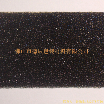 過濾海綿也稱網(wǎng)狀海綿，爆破海綿。聚氨酯過濾海綿由普通開孔軟泡高溫爆破開孔加工而成，爆破除掉了泡沫網(wǎng)絡(luò)之間原有的氣泡膜，得到了主體骨架網(wǎng)狀結(jié)構(gòu)。
過濾海綿的空隙率高達(dá)97%，具有優(yōu)異的透氣性、良好的柔軟性和較高的機(jī)械強(qiáng)度。
