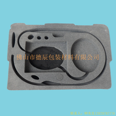 海綿內(nèi)托對(duì)各行各業(yè)產(chǎn)品起到絕緣、密封、防震、防塵、填充、隔音、固定，能夠保護(hù)包裝產(chǎn)品在運(yùn)輸過(guò)程中安然無(wú)恙，起到保護(hù)產(chǎn)品的一個(gè)作用，同時(shí)可以美化產(chǎn)品，提升產(chǎn)品檔次。