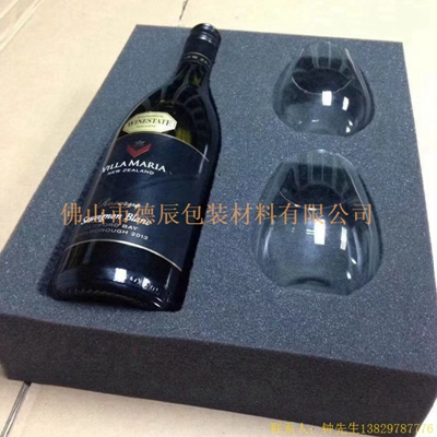 海綿內托對各行各業(yè)產品起到絕緣、密封、防震、防塵、填充、隔音、固定，能夠保護包裝產品在運輸過程中安然無恙，起到保護產品的一個作用，同時可以美化產品，提升產品檔次。
